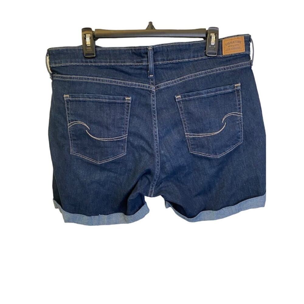 Levi's Signature Mid Rise Dark Wash Shorts Size 16 Waist 33 - Picture 2 of 9